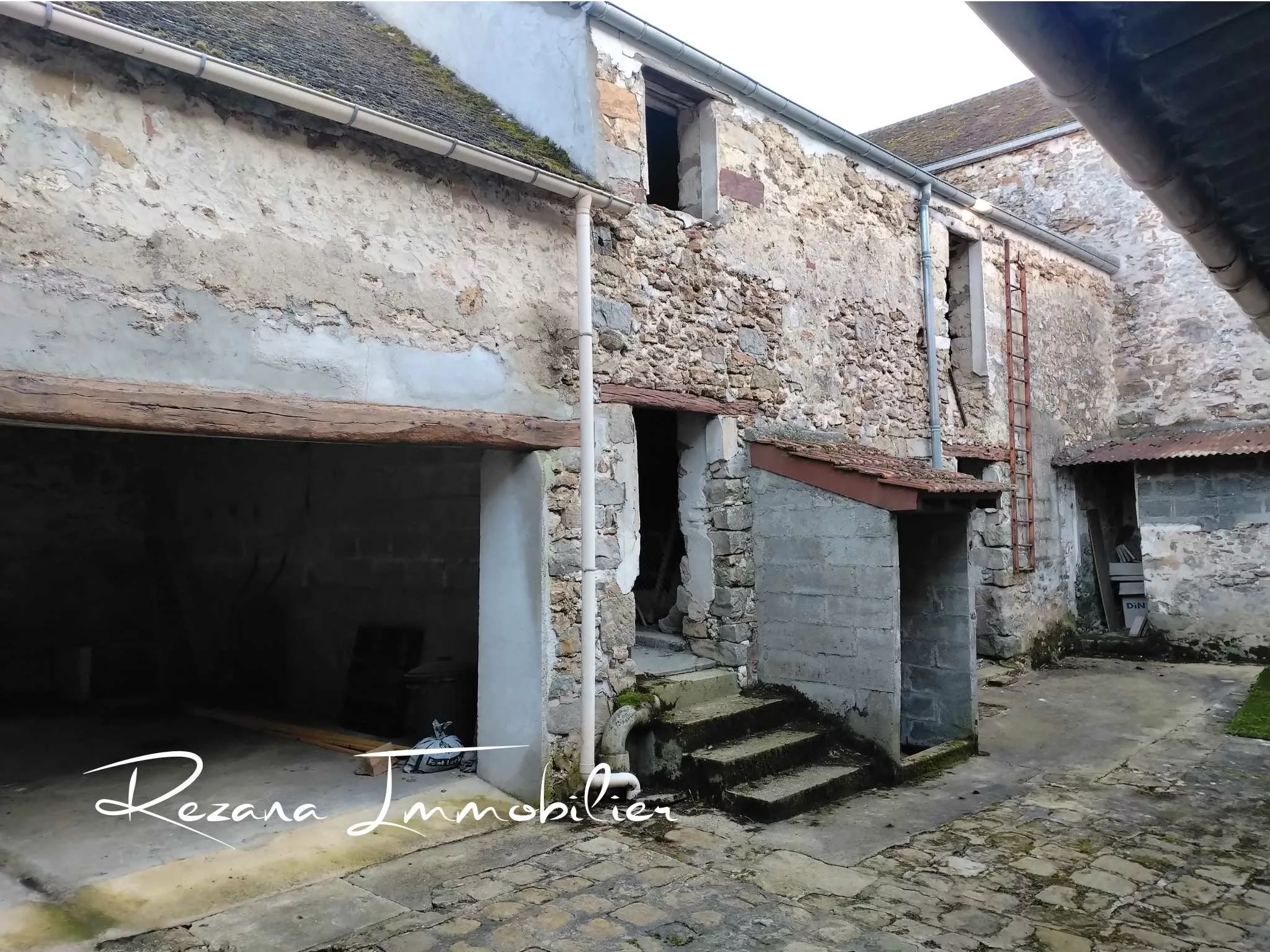 grande grange 100 m² sur deux niveaux Héricy La Brosse