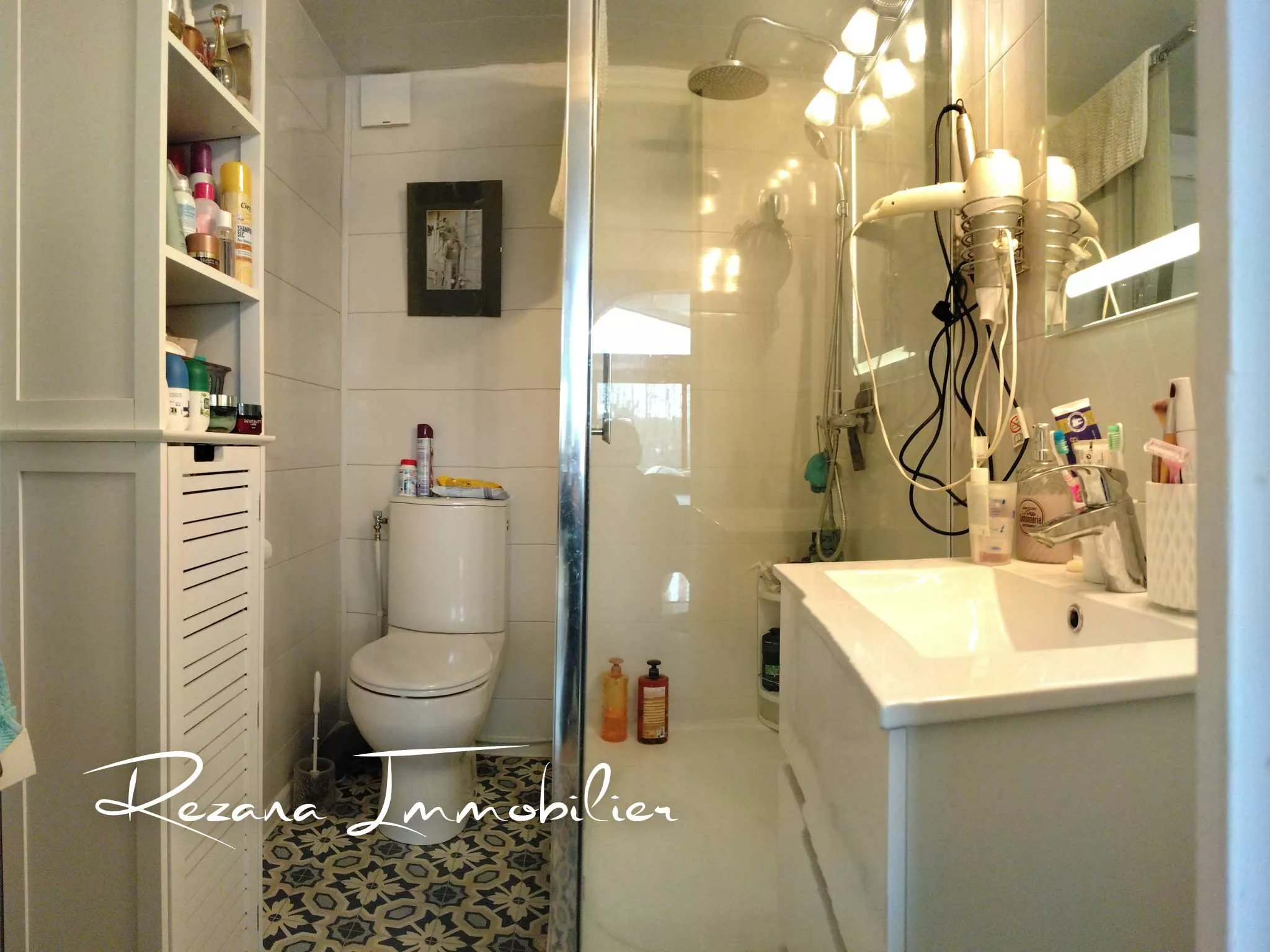 salle d’eau moderne maison plain-pied Héricy