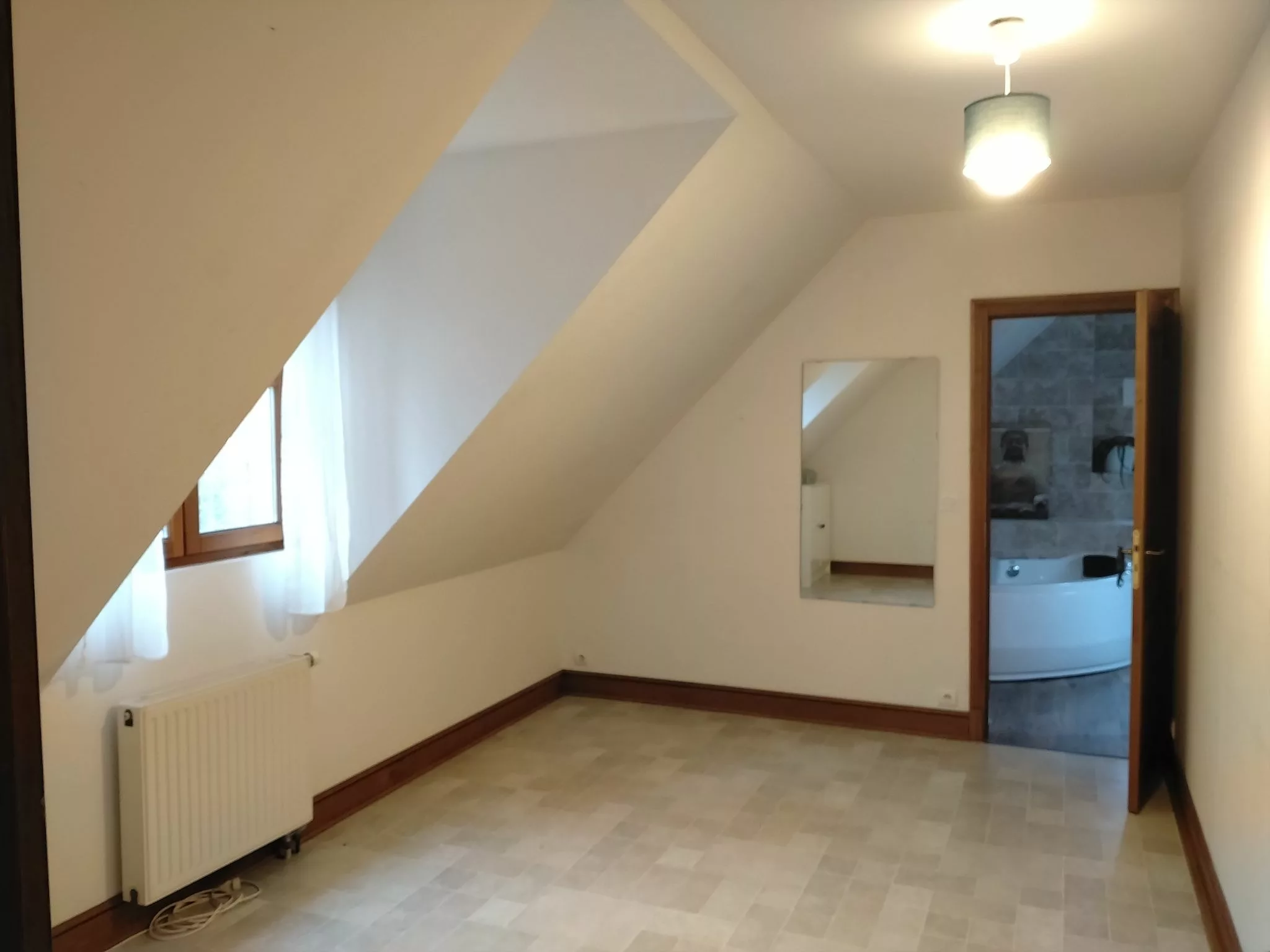 Suite parentale avec baignoire et douche dans maison à vendre à Héricy