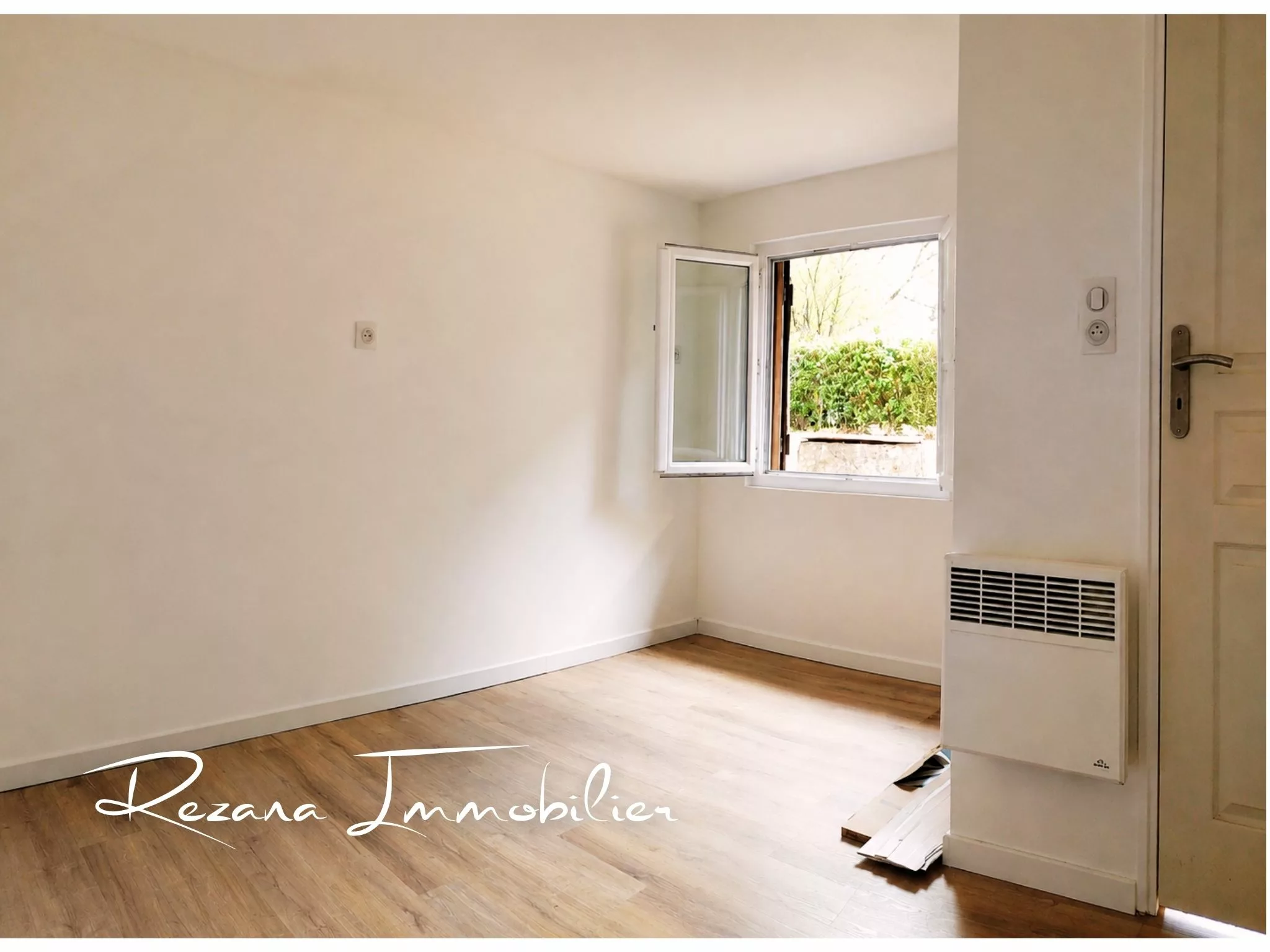 Chambre de la maison de plain-pied à Thomery