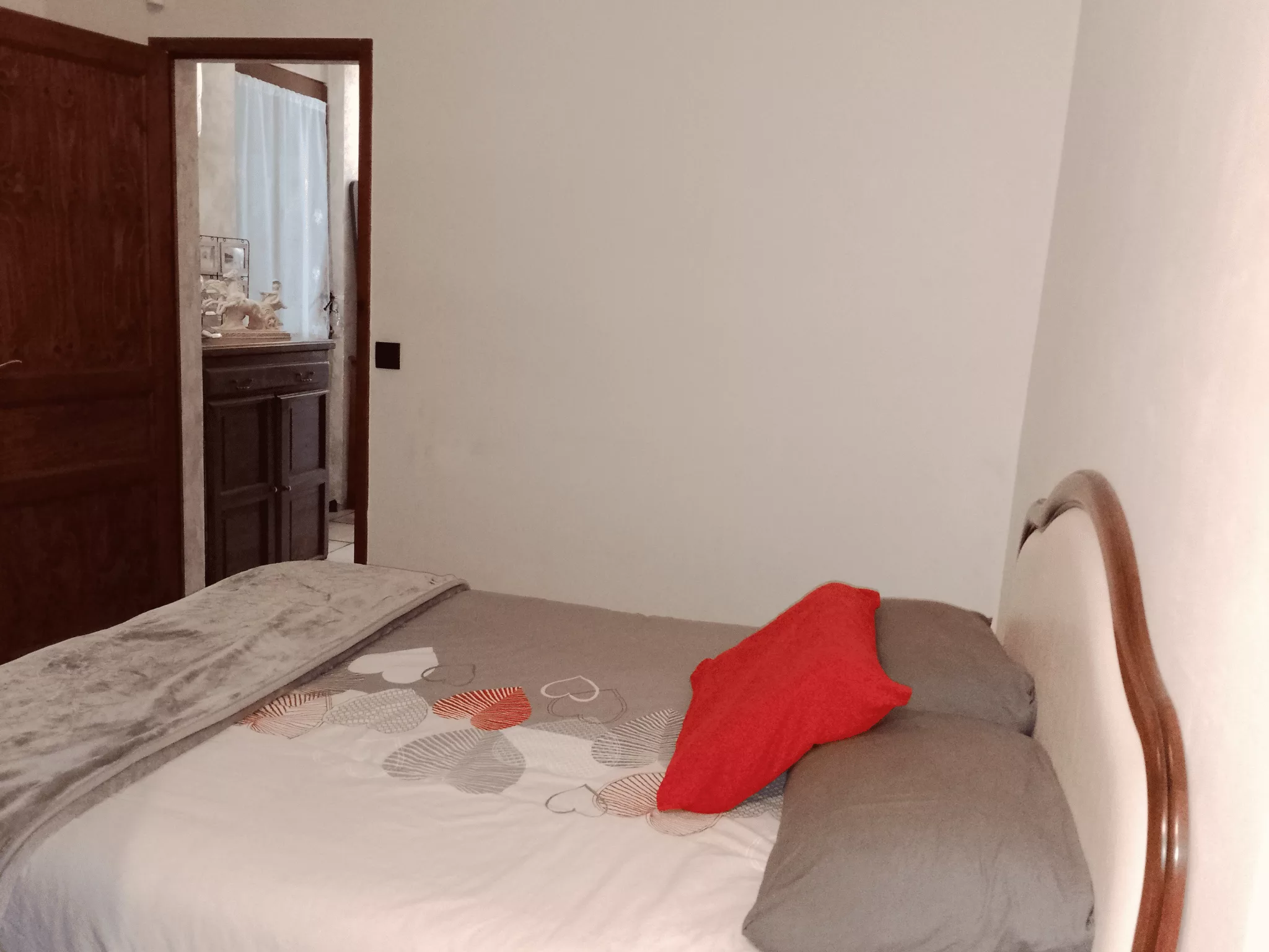 Chambre rénovée de la maison à Champagne-sur-Seine