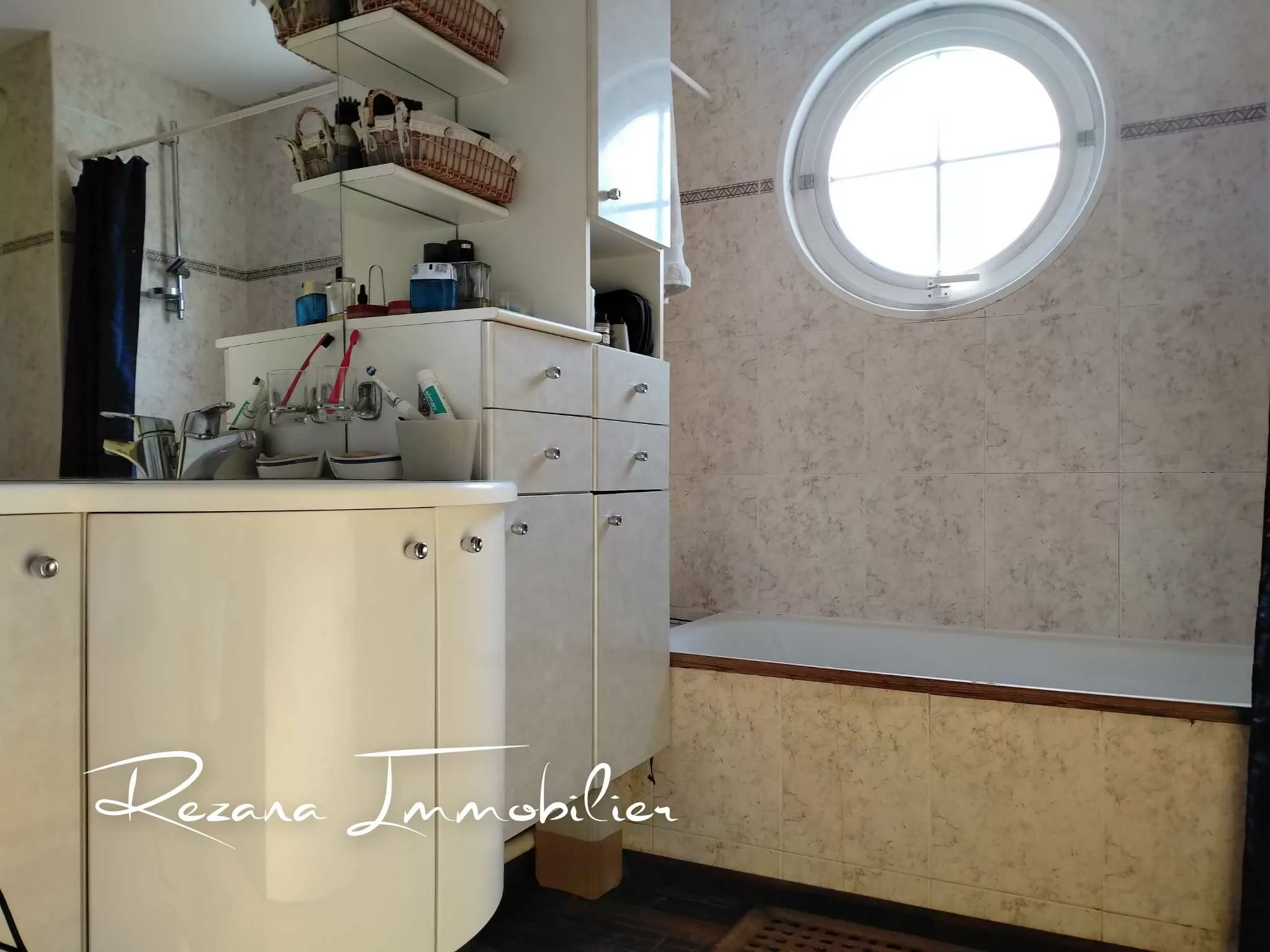 Salle de bain principale de l’appartement 118 m²