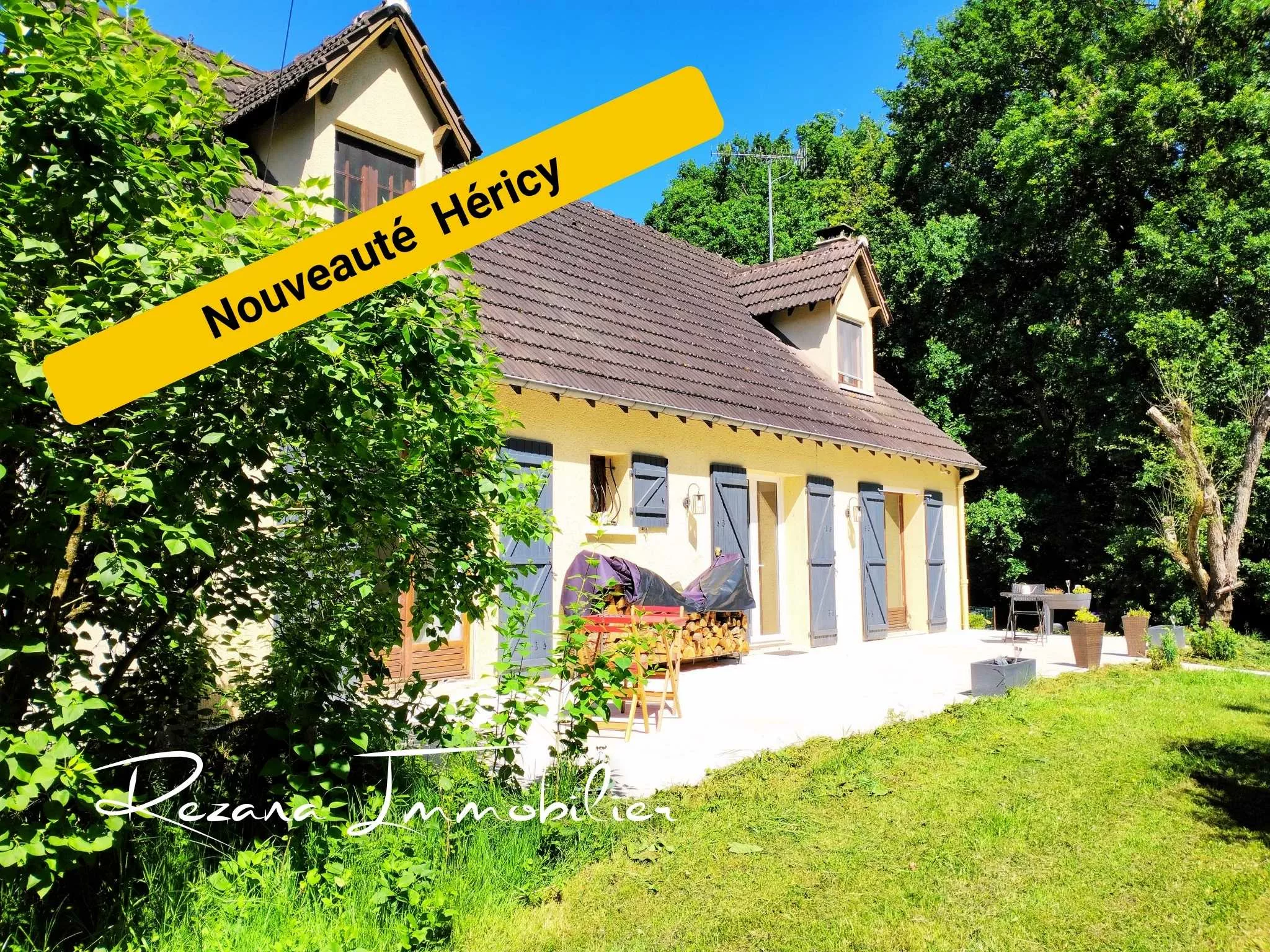 Façade de maison rénovée à vendre à Héricy avec jardin paysager
