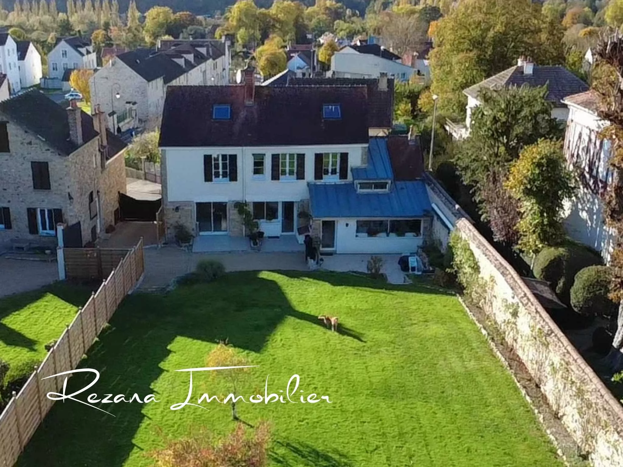 Maison familiale en pierre avec jardin à vendre à Samoreau