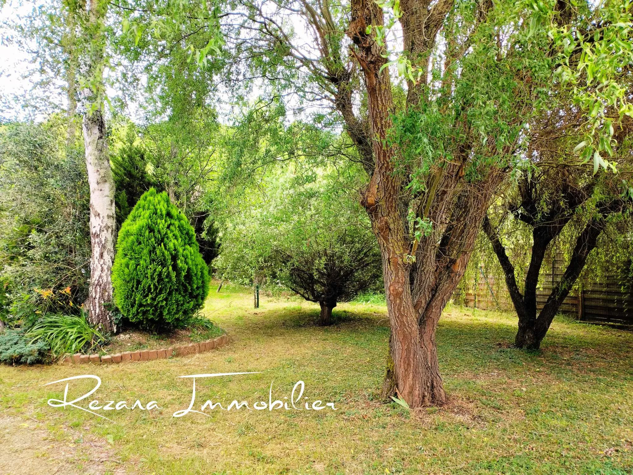 Terrain de 1 497 m² avec maison à rénover à Fontaine-le-Port