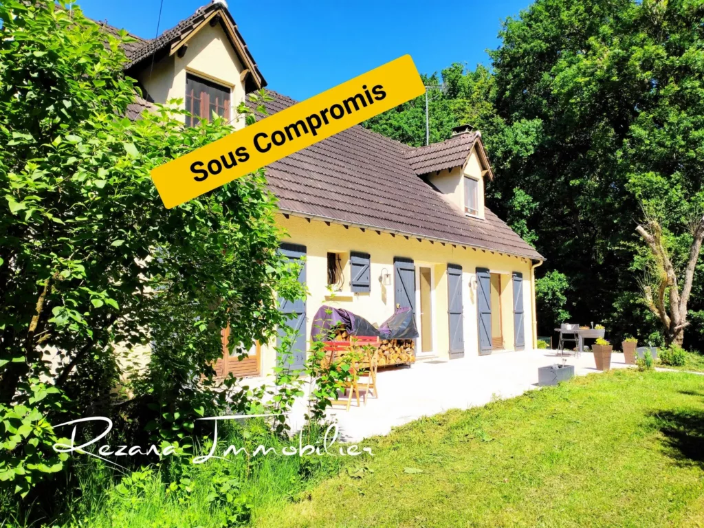 Façade de maison rénovée à vendre à Héricy avec jardin paysager