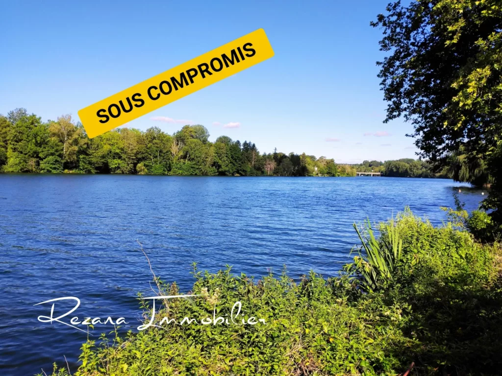 Vue dégagée sur la Seine depuis la berge privative de la propriété